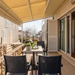 1 Bedroom Awesome In Appartement Petrcane