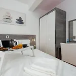 1 Bedroom Awesome In