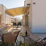 1 Bedroom Awesome In * Petrcane