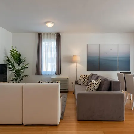 1 Bedroom Awesome In Apartment