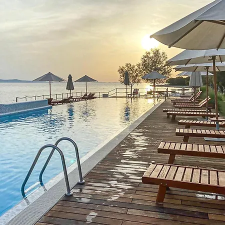 1 Bedroom Awesome In Apartment Petrčane