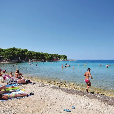 1 Bedroom Awesome In Apartment *