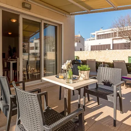 1 Bedroom Awesome In *