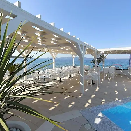 1 Bedroom Awesome In * Petrcane