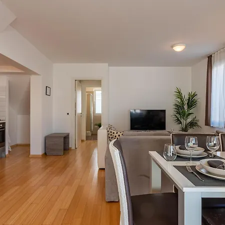 1 Bedroom Awesome In * Petrcane