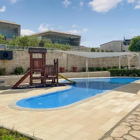 Apartment 1 Bedroom Awesome In Petrcane