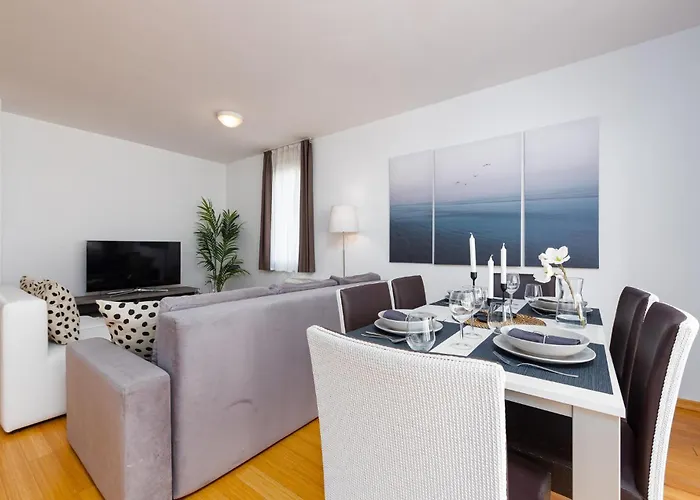 1 Bedroom Awesome In 아파트 *
