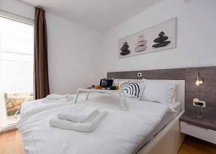 1 Bedroom Awesome In *