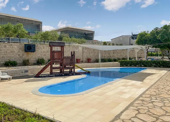아파트 1 Bedroom Awesome In 돈제페트레케인