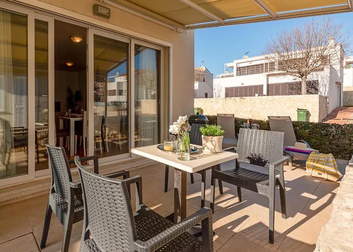 1 Bedroom Awesome In *